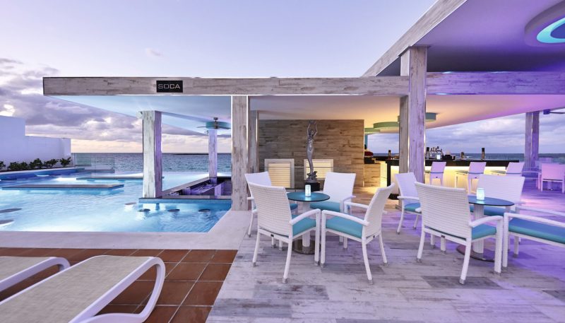 XPI_17_133 - Poolside Bar