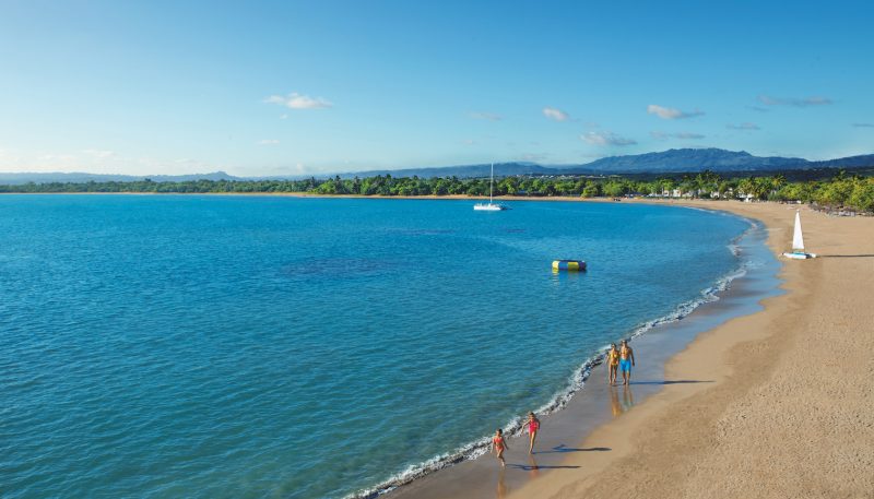 SUPOP_Panoramic_Beach_Family_2