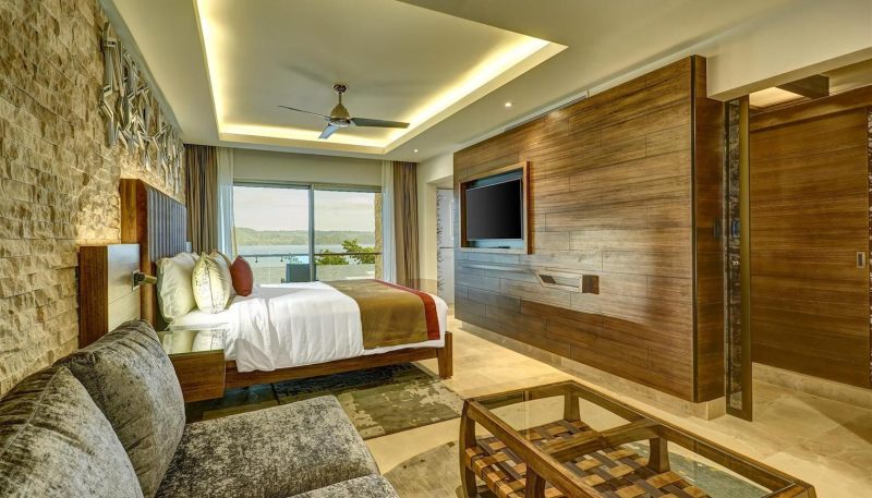 103e317c0a43441bad1101fd9491da90_LARGE