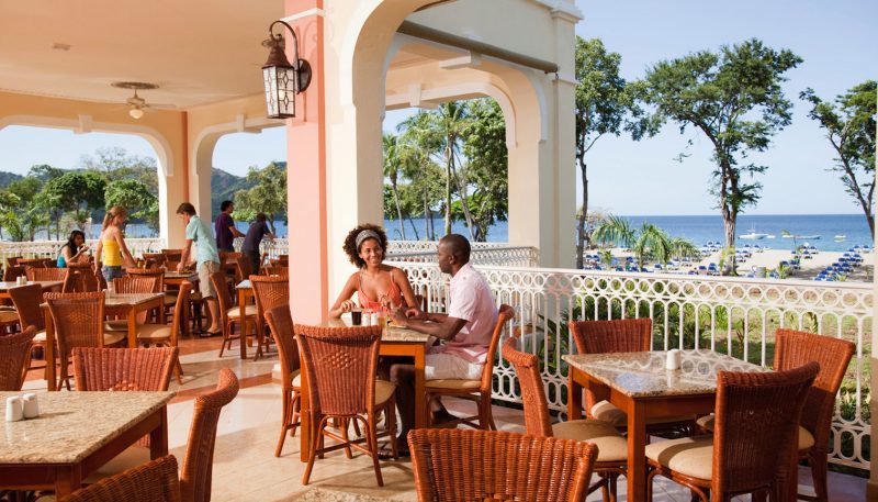 GNC_09_073-Poolside-restaurant
