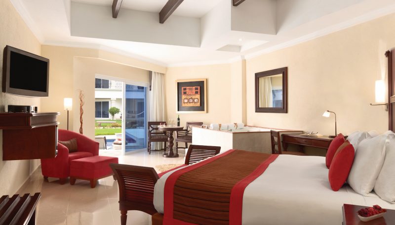 Hilton-Playa-Del-Carmen-Junior-Suite-Swim-Up