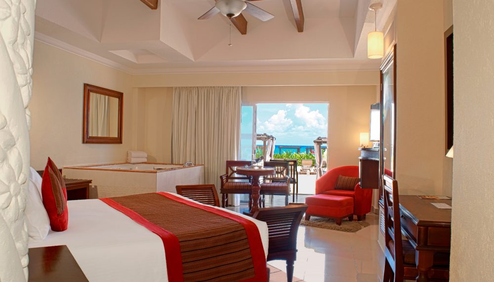 Hilton-Playa-del-Carmen-Junior-Suite-Oceanfront-Walk-Out