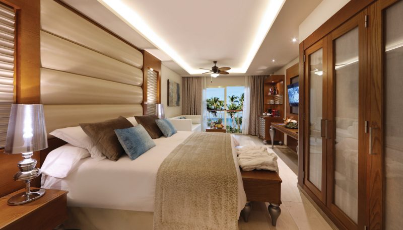 Majestic-Mirage-Room-002-Sky-View-Suite-Rooftop-Jacuzzi