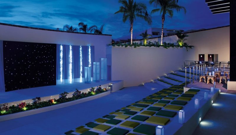 Secrets-Vallarta-Bay-Bar-005-Showtime