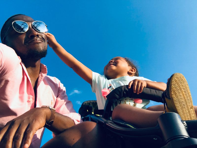 baby-approaching-men-s-black-sunglasses-1471843