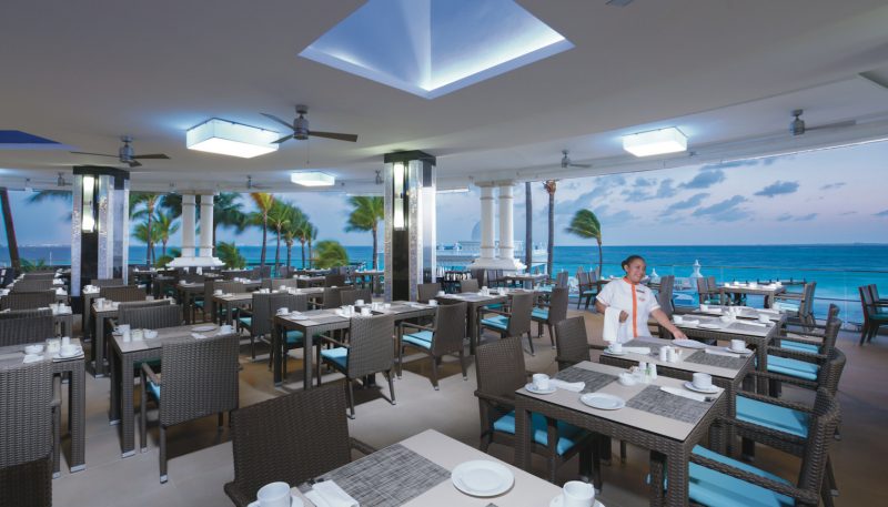 XLA_16_076 - Poolside restaurant